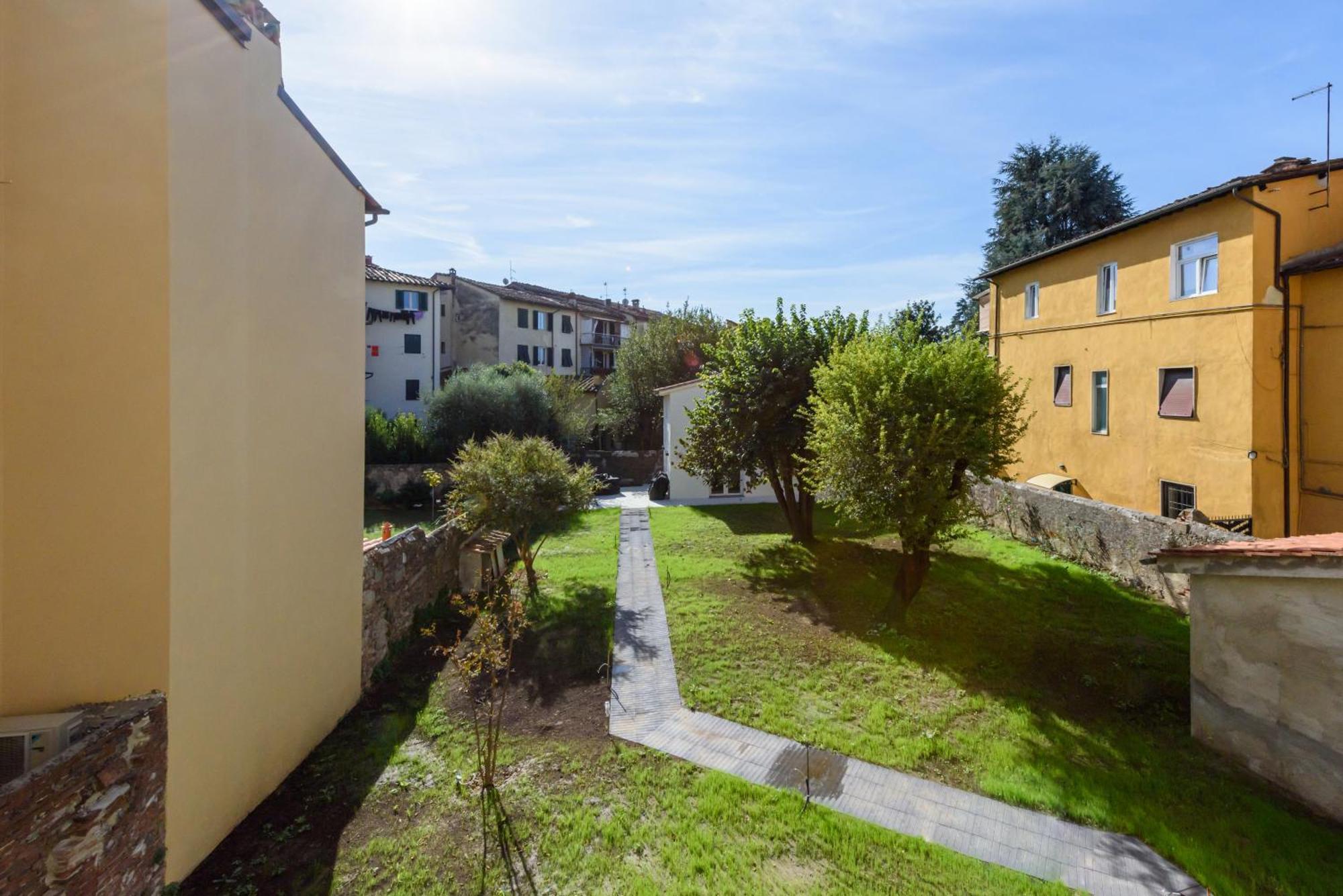 Heart Of Lucca Style Whitin The Walls Exterior foto